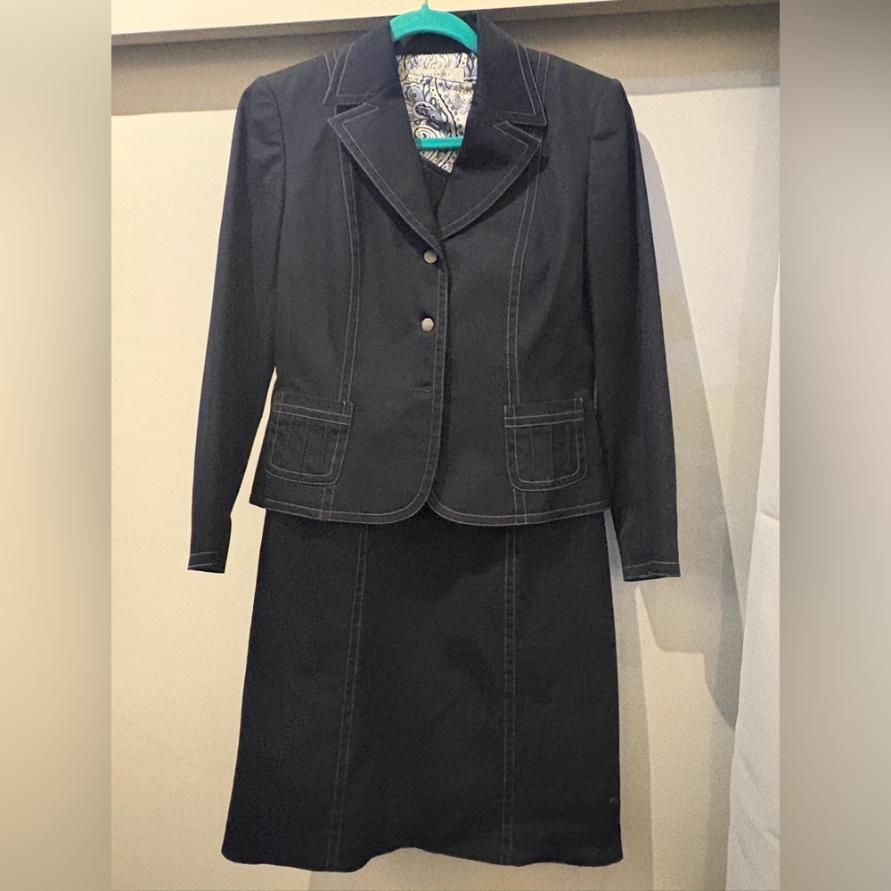 Tahari Dress Suit Sz 6 - Navy/denim Color